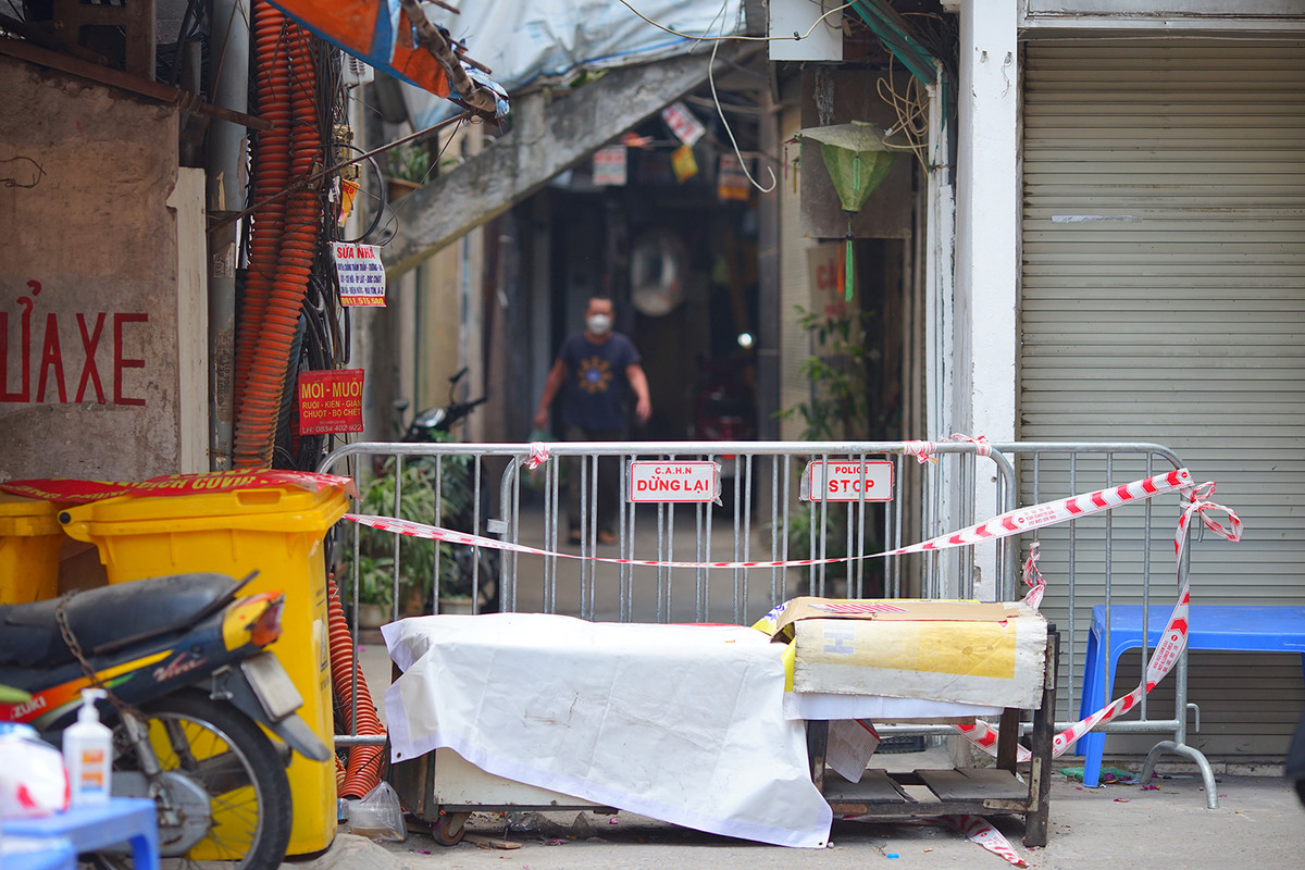Theo ông Phu, những ca bệnh trên địa bàn quận Đống Đa đi lại quá nhiều, nếu không kiểm soát chặt sẽ bùng phát dịch, số ca nhiễm sẽ tăng không kiểm soát được.