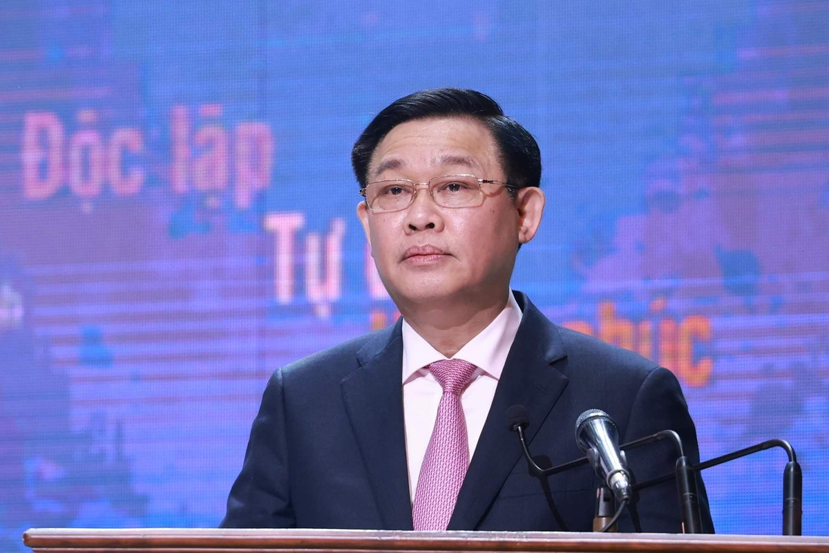 Chủ tịch Quốc hội Vương Đình Huệ phát biểu tại chương trình.