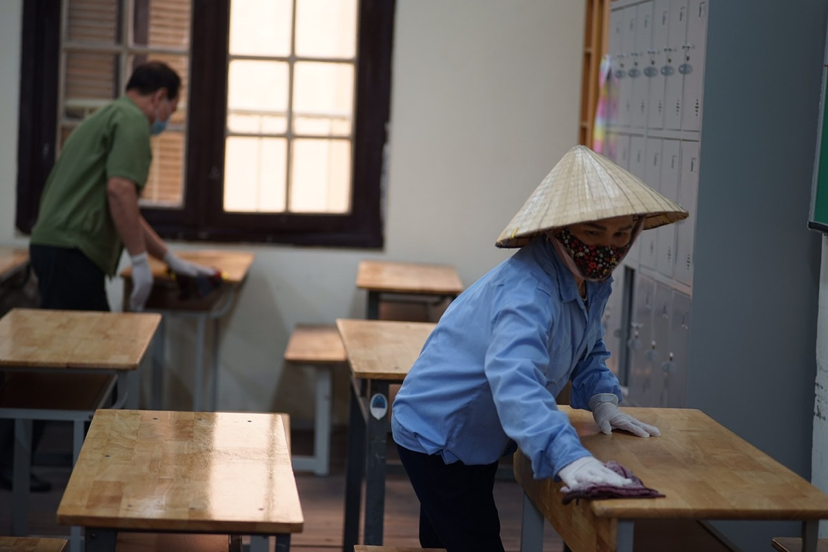 Đại diện nhà trường cho biết, sau khi học sinh đi học trực tiếp trở lại, trường sẽ tổ chức khử khuẩn hàng ngày sau mỗi buổi học để đảm bảo an toàn tuyệt đối cho học sinh.