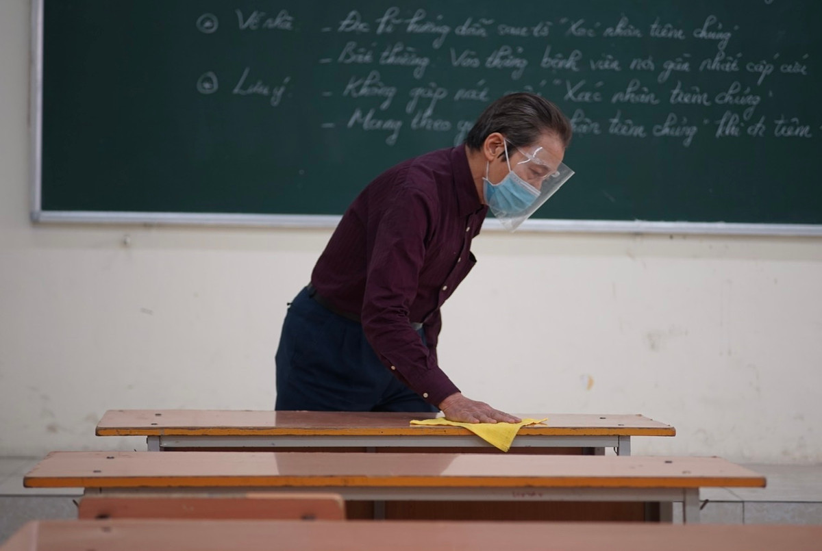 Sở Giáo dục và Đào tạo Hà Nội đã có văn bản hướng dẫn các trường PTTH, trung tâm hướng nghiệp, dạy nghề trên địa bàn Thành phố tổ chức dạy trực tiếp.