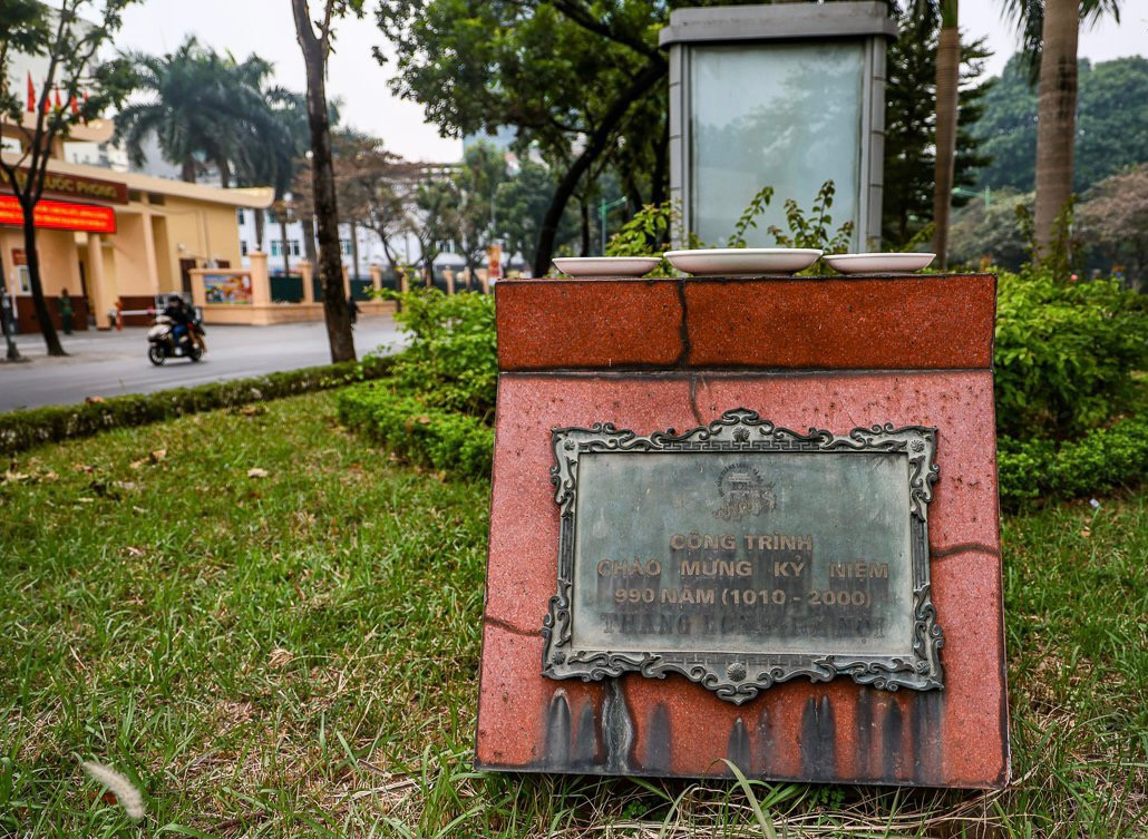 Con đường này được hoàn thành và đưa vào sử dụng nhân dịp kỷ niệm 1.000 năm Thăng Long - Hà Nội.