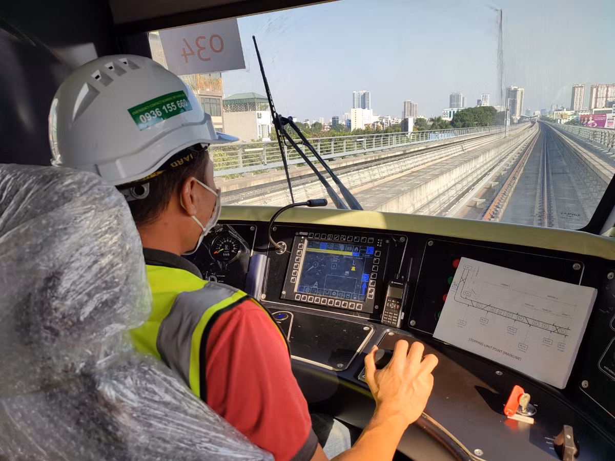 Video: Tau metro Nhon - Ga Ha Noi dat toc do 80 km/h o che do van hanh tu dong