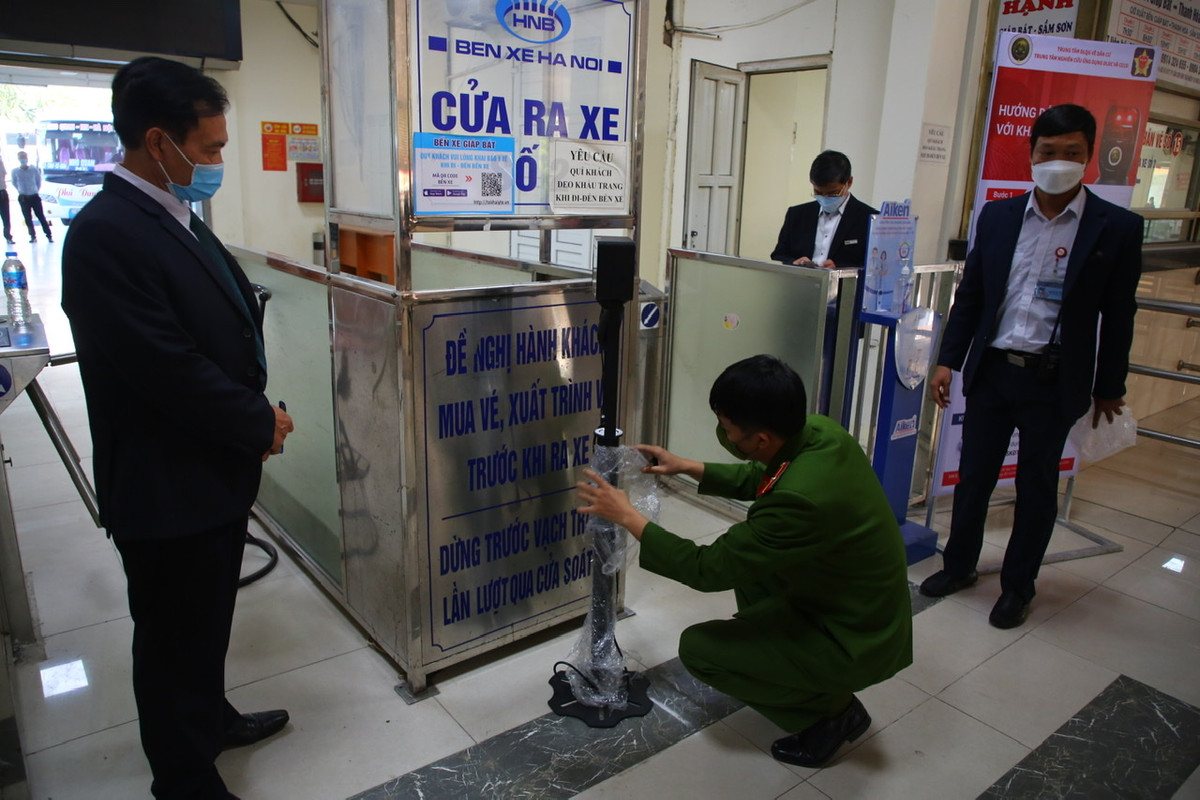 Với hệ thống quét QR này, mỗi hành khách chỉ cần mất chưa đến 10 giây là có thể hoàn thành thủ tục khai báo y tế.
