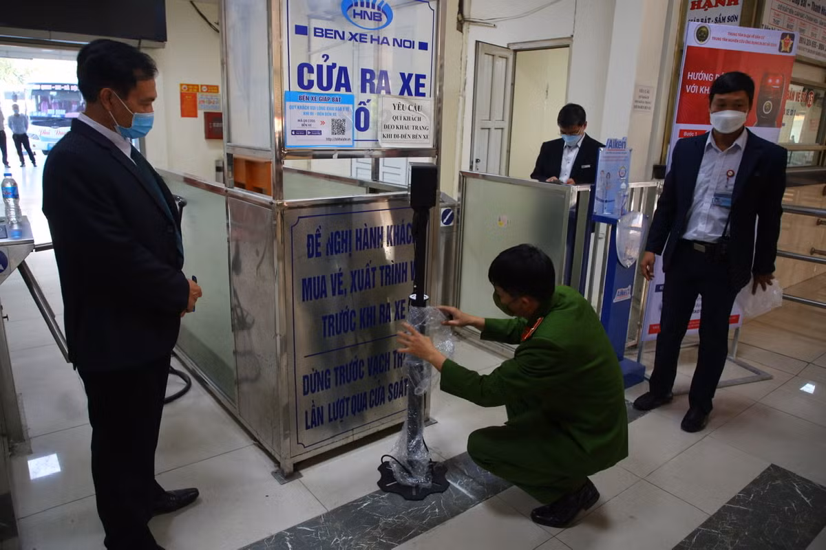 Với hệ thống quét QR này, mỗi hành khách chỉ cần mất chưa đến 10 giây là có thể hoàn thành thủ tục khai báo y tế.