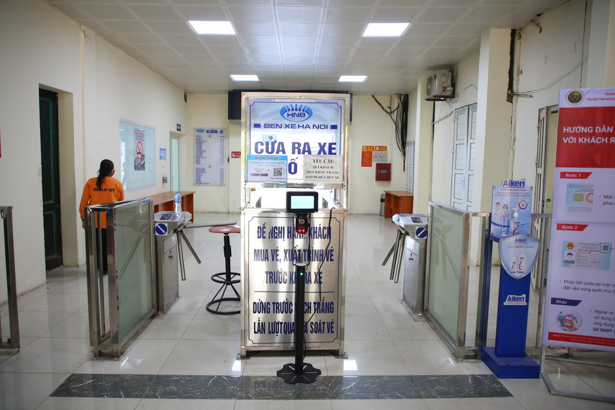 Hiện tại lực lượng chức năng mới triển khai máy quét QR tại 2 bến xe lớn nhất Hà Nội. Hàng ngày lưu lượng khách đến và đi tại 2 bến này rất lớn.