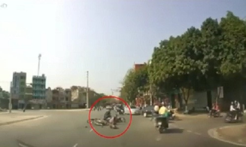 Xe may tong nhau o Sapa, 4 nguoi may man thoat chet