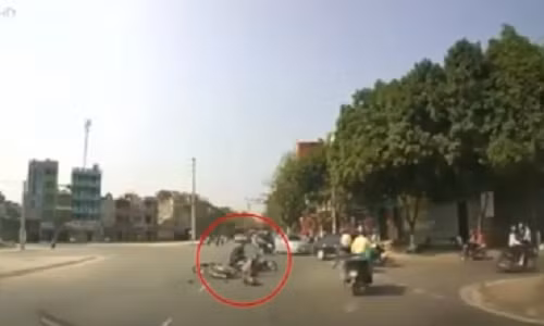 Xe may tong nhau o Sapa, 4 nguoi may man thoat chet