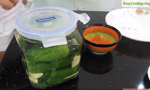 Cach lam dua chuot muoi kieu Nga ngon tuyet