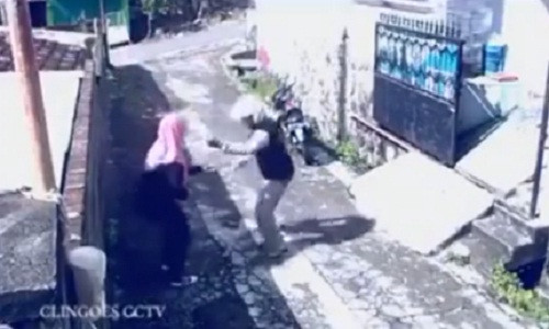 Hai huoc ten cuop bi nan nhan cuop xe may