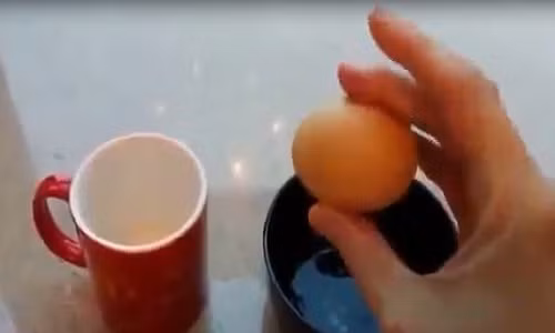 Cach boc trung sieu nhanh khong can cham tay