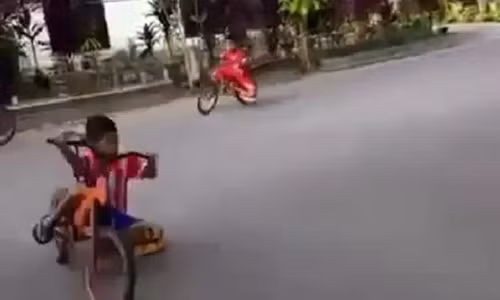 Chet cuoi voi Giai dua mo to GP phien ban nhi