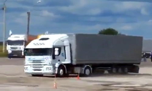 Chong mat xem bai thi sat hach lai xe dau keo