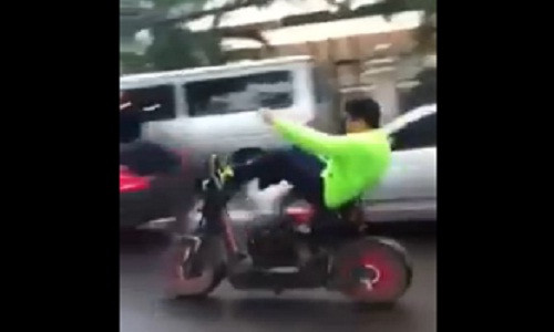 Dan choi Viet lai xe bang chan va cai ket dang