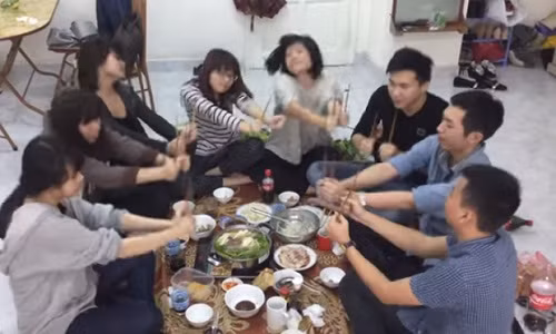 Chet cuoi voi “Vu dieu cong chieng” phien ban an lau