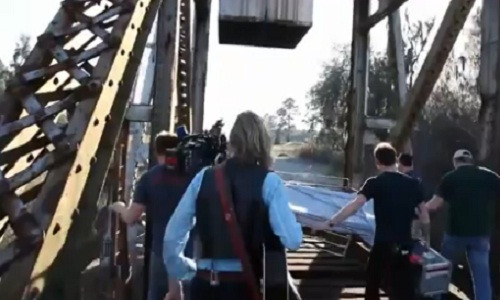 Kinh hoang canh doan lam phim bi tau hoa dam