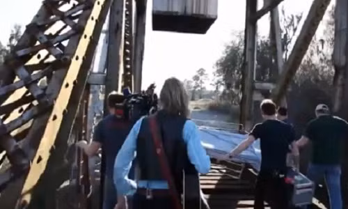 Kinh hoang canh doan lam phim bi tau hoa dam