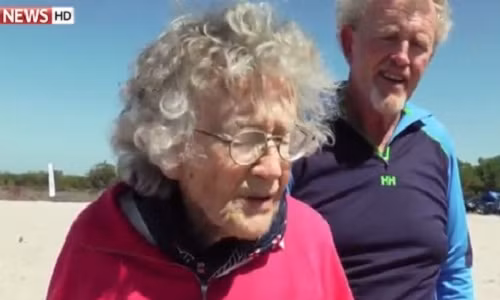 Cu ba 100 tuoi nhay du mung sinh nhat