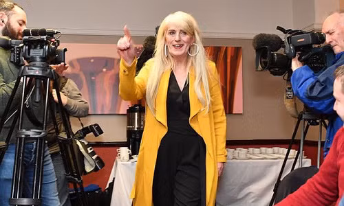 Bà Melissa Ede đã trúng 4 triệu bảng Anh, tương đương hơn 120 tỷ đồng.