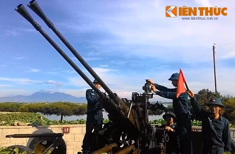 Theo đó, trong thời gian mà Pakistan còn đang loay hoay nâng cấp pháo 37mm, công nghiệp quốc phòng Việt Nam đã hoàn thiện hệ thống nâng cấp và trang bị đại trà cho bộ đội phòng không phục vụ công tác huấn luyện, chiến đấu. Các thông tin từ báo QĐND cho thấy rằng chúng ta triển khai pháo 37mm nâng cấp từ năm 2012, tức là chương trình cải tiến đã khởi động từ năm 2009 hoặc 2010...