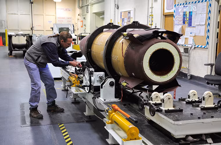 Dù chấm dứt chương trình phát triển MGM-140 từ khá lâu nhưng Quân đội Mỹ vẫn còn hàng ngàn quả đạn tên lửa TACMS. Do đó từ năm 2014, Quân đội Mỹ đã trao cho Lockheed Martin hợp đồng nâng cấp TACMS trị giá khoảng 74 triệu USD để xử lý số tên lửa còn tồn kho. Nguồn ảnh: Lockheed Martin