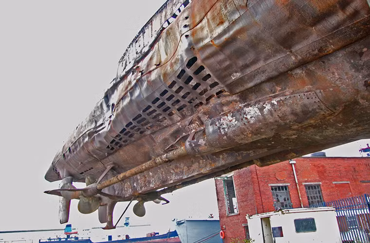 Có khá nhiều câu chuyện xung quanh U-534 như về mục đích thật sự của chuyến đi cuối cùng của nó hay vì sao Karsten Ree lại bỏ một số tiến lớn ra để trục vớt đóng sắt phế liệu này. Nhưng cho đến những thắc mắc trên vẫn chưa có lời giải đáp. Nguồn ảnh: forum.tz-uk.com.