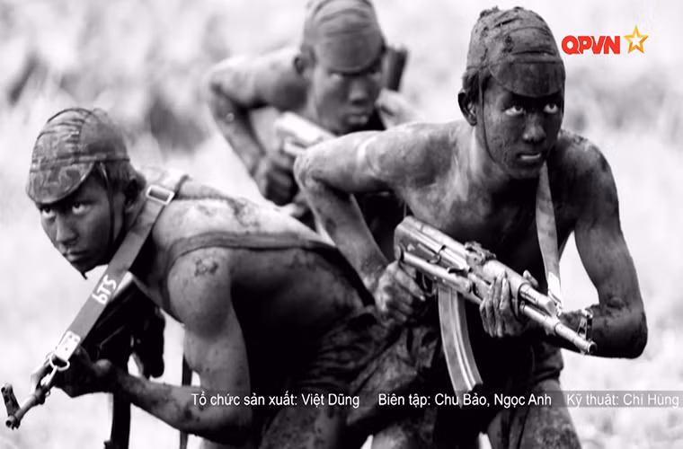 Việt Nam cũng là một trong những quốc gia sử dụng AKS-47 hoặc các biến thể của nó, nhờ vào thiết kế gọn nhẹ và sở hữu sức mạnh hỏa lực vượt trội chúng thường được sử dụng trong biên chế các đơn vị đặc công hay trinh sát đặc nhiệm của quân đội ta. Nguồn ảnh: QPVN.