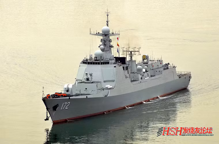 Trong khi đó hệ thống vũ khí chống ngầm trên Type 052D gồm có tên lửa chống ngầm CY-5 với tầm bắn hiệu quả lên đến 30km, hệ thống ống phóng ngư lôi và một trực thăng hải quân có khả năng chống ngầm. Nguồn ảnh: popsci.com