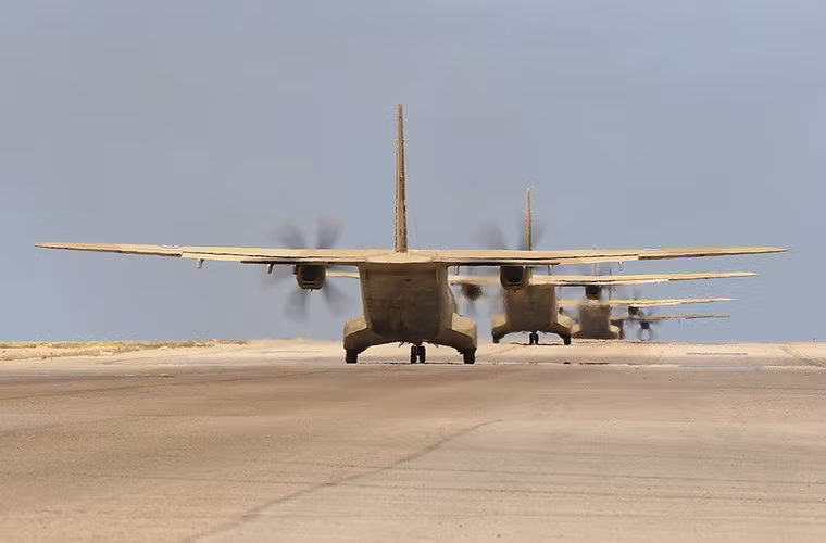 Màn trình diễn “voi đi bộ” với những chiếc C-295 của Không quân Ai Cập mang theo đó là gần 300 lính dù Ai Cập-Nga. Nguồn ảnh: Arms-Expo.