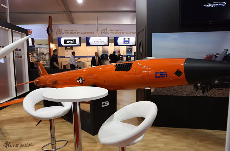 Trên thực tế thì Kratos phát triển nhiều biến thể mục tiêu bay khác nhau dành cho chương trình USD với hai biến thể chính gồm mục tiêu bay cận âm BQM-177 và BQM-173. Cả hai mục tiêu bay trên đều sẽ là các mục tiêu bay thế hệ mới của Quân đội Mỹ thay thế cho toàn bộ các phiên bản BQM hiện tại. Nguồn ảnh: Sina.