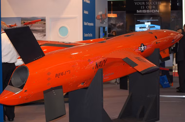 BQM-177A được Kratos phát triển dựa trên một mục tiêu bay khác của công ty này là BQM-167A Skeeter đang được Không quân Mỹ sử dụng, tuy nhiên nó có thiết kế nhỏ gọn hơn và tốc độ bay cao hơn hẳn sơ với BQM-167A. Một phần của sự cải thiện hiệu suất này là nhờ vào hệ thống động cơ phản lực MicroTurbo TR-60-5. Nguồn ảnh: techrepublic.com.