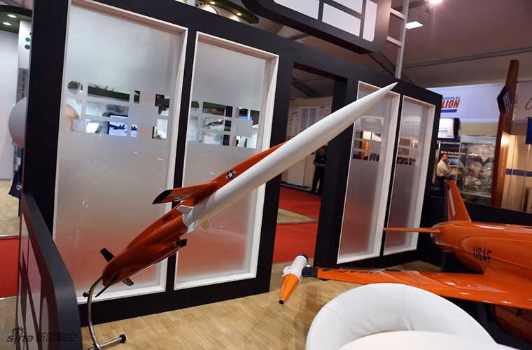 Dù chỉ là các mục tiêu bay phục vụ huấn luyện sẵn sàng chiến đấu nhưng các mẫu BQM không khác gì các loại tên lửa tấn công thực thụ và với chỉ một chút sửa đổi nó cũng có thể sẵn sàng tấn công một mục tiêu nào đó. Tuy nhiên điều này lại giúp chương trình đào tạo của Quân đội Mỹ sát với thực tế chiến trường hơn so với việc sử dụng các mục tiêu bay vô tri. Nguồn ảnh: Sina.