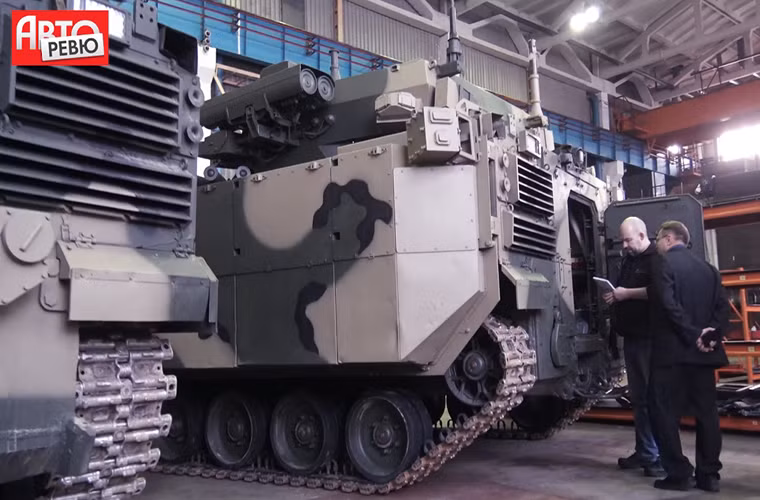 Trong tương lai gần, Kurganets-25 hay các biến thể của nó sẽ dần thay thế cho các dòng xe bọc thép chủ lực của Quân đội Nga hiện tại như BMP, BTR, BMD hay cả MT-LB vốn là những sản phẩm được sản xuất dưới thời Liên Xô và đã lỗi thời trong môi trường chiến tranh hiện đại. Nguồn ảnh: Auto Review.