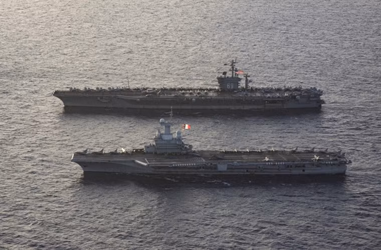 Theo đó, những chiếc tiêm kích trên hạm Rafale M của Charles de Gaulle sẽ diễn tập cất hạ cánh trên USS Dwight D.Eisenhower và ngược lại với F/A-18C là trên Charles de Gaulle. Đây cũng là một trong những lần hiếm hoi Hải quân Mỹ và Pháp thực hiện một đợt diễn tập tác chiến chung như trên. Nguồn ảnh: Navy Recognition.