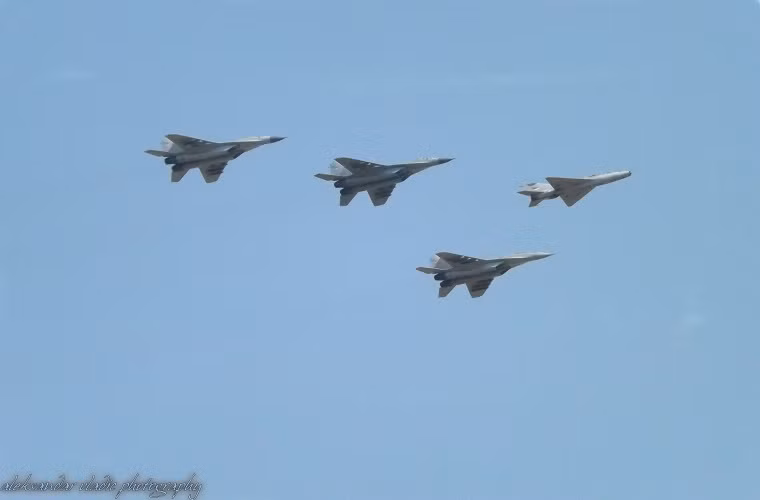 Khả năng chiến đấu của Không quân Serbia hiện tại gần như là bằng không khi họ chỉ có ba chiếc MiG-21UM và ba chiếc MiG-29B/UB - tất cả đều có thời gian phục vụ đã khá lớn, còn dòng chiến đấu cơ chủ lực của Serbia là Soko J-22 Orao chỉ thiên về khả năng tấn công mặt đất hơn là không chiến. Nguồn ảnh: DeviantArt