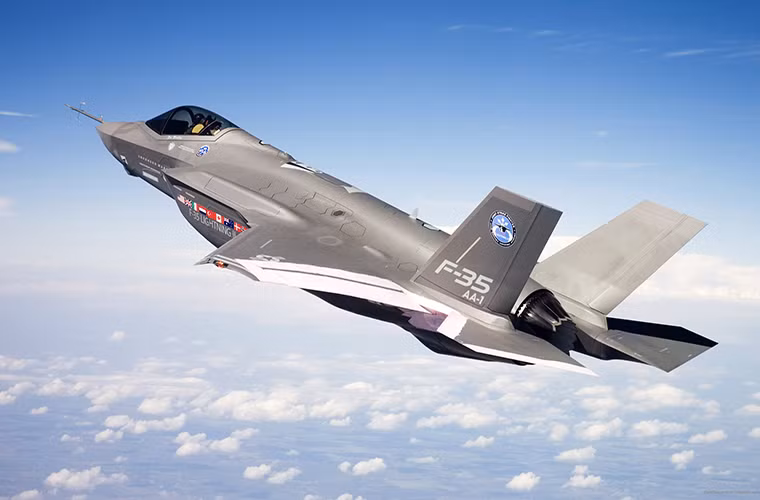 Kế hoạch trên hoàn toàn không thực tế vì bản thân Mỹ còn chưa chắc sức mạnh của dòng chiến đấu cơ thế hệ thứ 5 này với một loạt sự cố diễn ra liên tiếp trong thời gian gần đây. Và nếu so sánh giữa F-35 và JAS 39 thì JAS 39 có tính khả thi hơn hết. Nguồn ảnh: Lockheed Martin.