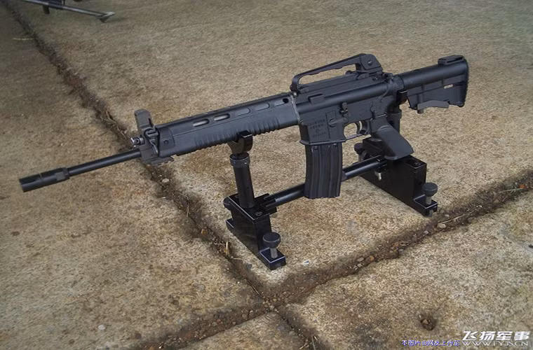 T86 hay Type 86 là mẫu súng trường tấn công được Đài Loan phát triển và chế tạo từ đầu những năm 1990 nhằm thay thế cho khẩu T65 đã lỗi thời. Mặc dù T86 có những nét đặc trưng của dòng súng trường tấn công M16 của Mỹ, nhưng thực chất nó vẫn có những thiết kế riêng của mình để đáp ứng các yêu cầu từ Quân đội Đài Loan về một mẫu vũ khí trong môi trường chiến tranh hiện đại. Nguồn ảnh: r.club.china