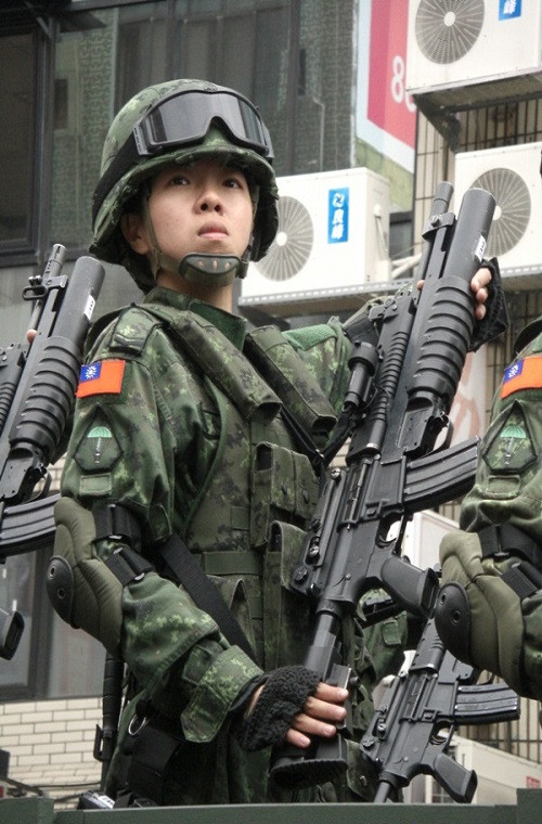 Một khẩu T86 có trọng lượng chỉ 3.17kg và dài tối đa 880mm với nòng súng dài 375mm. Nếu so với T65 kích thước lẫn trọng lượng của T86 đã được rút gọn đi khá nhiều bên cạnh đó nó còn cho phép gắn thêm các thiết bị hổ trợ như kính ngắm quang học hay súng phóng lựu cầm tay. Nguồn ảnh: dtmimage