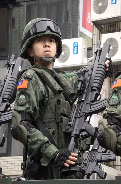 Một khẩu T86 có trọng lượng chỉ 3.17kg và dài tối đa 880mm với nòng súng dài 375mm. Nếu so với T65 kích thước lẫn trọng lượng của T86 đã được rút gọn đi khá nhiều bên cạnh đó nó còn cho phép gắn thêm các thiết bị hổ trợ như kính ngắm quang học hay súng phóng lựu cầm tay. Nguồn ảnh: dtmimage