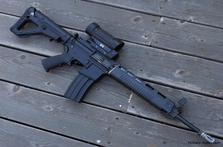 Nguyên mẫu XT86 - tiền thân của T86 được giới thiệu lần đầu tiên vào năm 1997 và quá trình thiết kế mẫu súng này được hoàn tất vào năm 1998. Năm 2000, T86 được Đài Loan đưa vào sản xuất hàng loạt nhưng chỉ trong khoảng thời gian ngắn thì tạm hoãn do thiếu hụt ngân sách và chỉ có khoảng 4.800 khẩu được chế tạo. Nguồn ảnh: r.club.china