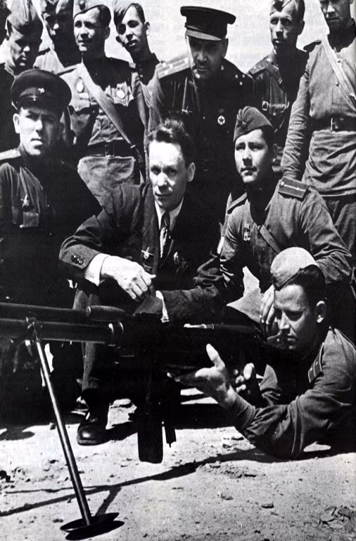 Lai lich sung truong CKC huyen thoai trong QDND Viet Nam-Hinh-2