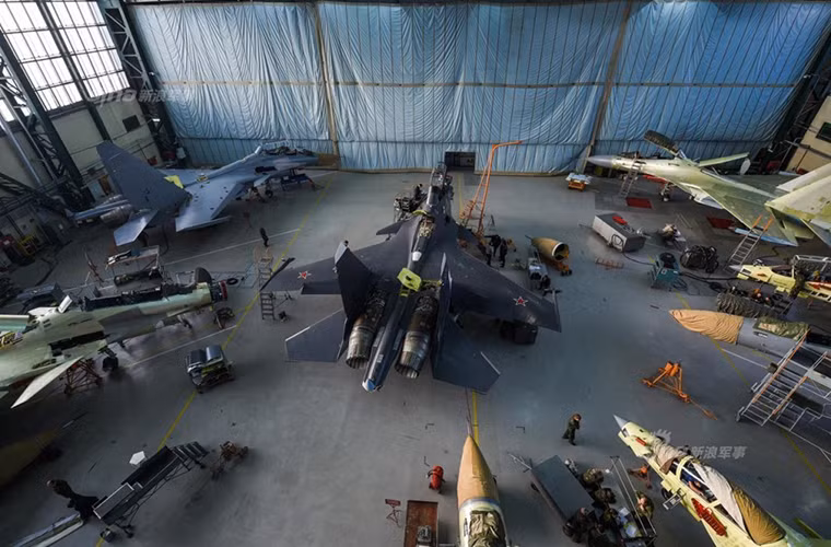 Các đơn vị không quân hải quân Nga được trang bị Su-30SM được tập trung chủ yếu tại các Hạm đội Biển Đen, Hạm đội Baltic và Hạm đội Biển Bắc. Theo kế hoạch Hải quân Nga sẽ đưa vào trang bị ít nhất 28 chiếc Su-30SM trong giai đoạn từ nay cho đến 2020 và có số này có thể lên 50 chiếc trong tương lai gần. Nguồn ảnh: Sina.