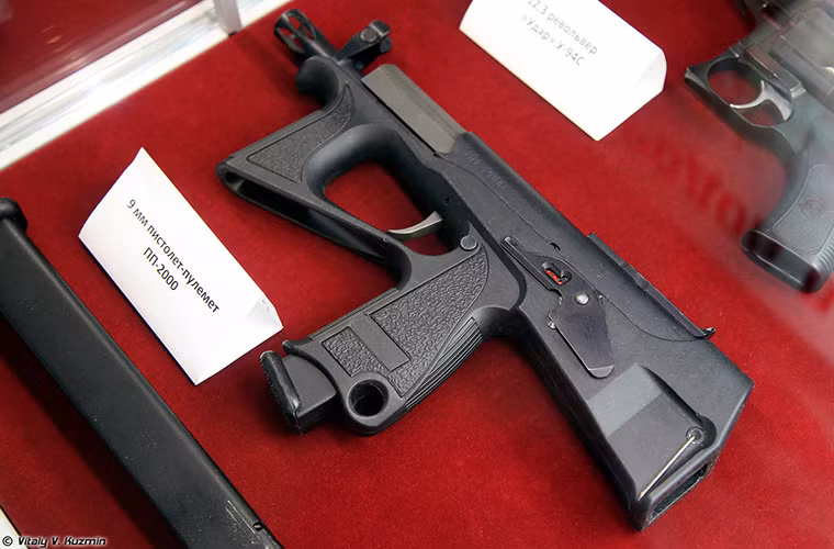 Một mẫu tiểu liên khác của Cục thiết kế Tula là PP-2000 đang được sử dụng rộng rãi trong lực lượng an ninh Nga từ năm 2006 cho tới nay. Nguồn ảnh: Vitaly Kuzmin.