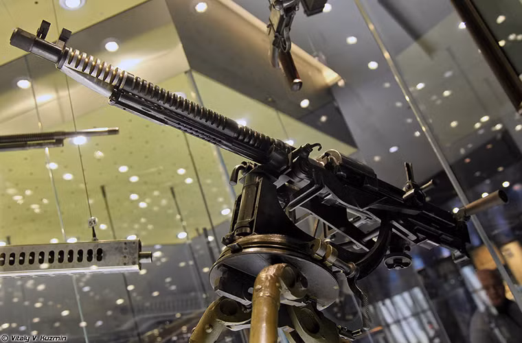 Ngay cạnh đó là mẫu súng máy 56-P-427 với thiết kế khiến ta liên tưởng đến mẫu súng máy huyền thoại DShK 12.7mm của Liên Xô. Nguồn ảnh: Vitaly Kuzmin.