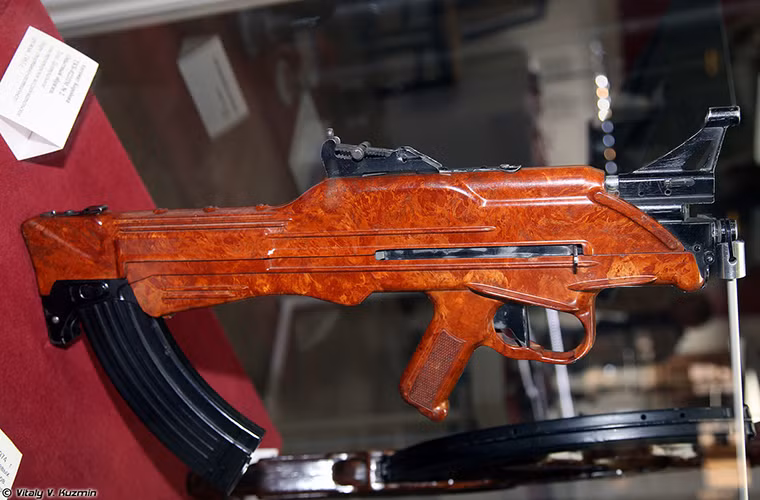 TKB-022 một mẫu súng dạng bullpup khác của German A. Korobov, thiết kế của nó cũng không hề kém cạnh so với TKB-059. Nguồn ảnh: Vitaly Kuzmin.