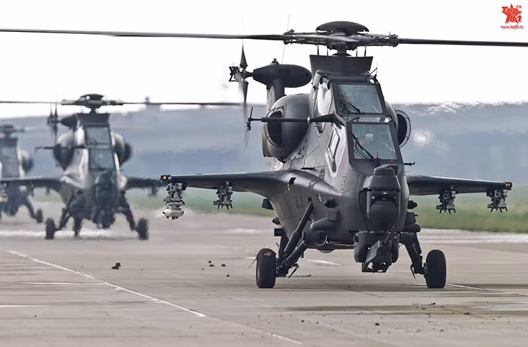 Trực thăng tấn công WZ-10 hay còn được biết tới với cái tên CAIC Z-10 là mẫu trực thăng tiên tiến đầu tiên do Trung Quốc tự thiết kế và sản xuất. Nó thực hiện chuyến bay thử nghiệm đầu tiên vào năm 2003 nhưng phải đến gần 10 năm sau mới được đưa vào trang bị. Nguồn ảnh: Top 81.