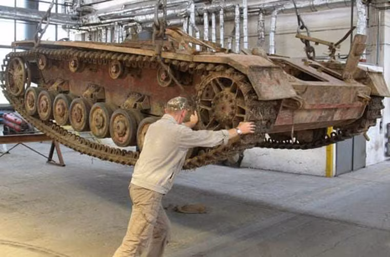 Stug IV là một trong những dòng pháo tự hành thành công nhất của Đức trong CTTG 2, nó được phát triển dựa trên người tiền nhiệm Stug III nhưng lại sử dụng khung gầm bánh xích của xe tăng hạng trung Panzer IV nhằm duy trì khả năng cơ động của xe do trọng lượng thiết kế ban đầu của nó lên tới hơn 28 tấn. Nguồn ảnh: The Vintage News.