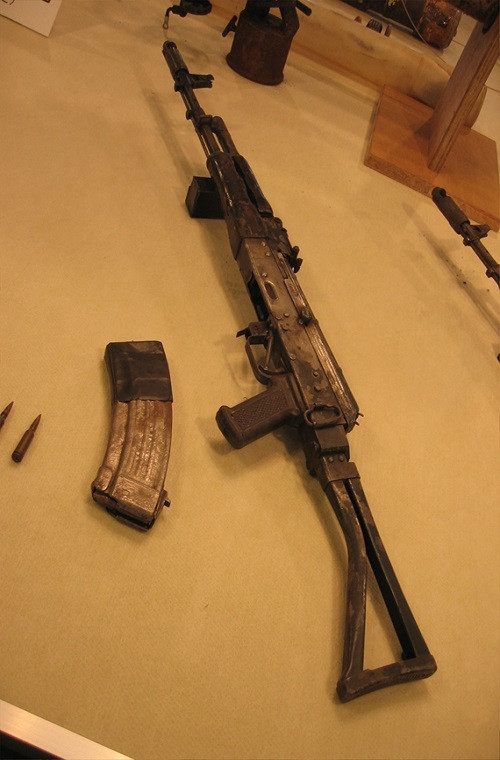 Type 88 có độ chính xác khi bắn cao hơn hẳn so với Type 68 không chỉ dựa vào việc nó sử dụng đạn 5.45x39mm mà còn do thiết kế lẫn vật liệu chế tạo súng được thay đổi. Điều này giúp nó trọng lượng nhẹ hơn, tăng khả năng chính xác, giảm đáng kể tiếng ồn cùng độ giật so với khẩu Type 68. Tuy nhiên với công nghệ trong nước của Triều Tiên vẫn chưa rõ Type 88 được làm bằng hợp kim hay là thép. Nguồn ảnh: realitymod.com