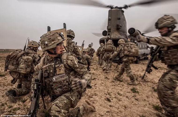 Theo những gì Bộ trưởng Fallon công bố thì đến năm 2020 Quân đội Anh sẽ hoàn toàn lột xác sau khi được cải tổ. Và mỗi lữ đoàn tấn công mới của Anh sẽ có trong biên chế ít nhất bốn tiểu đoàn bộ binh tuy nhiên mô hình phân cấp mới này sẽ được Quân đội Anh thử nghiệm từ năm 2017 trước khi đưa vào triển khai chính thức. Nguồn ảnh: blogspot.com.