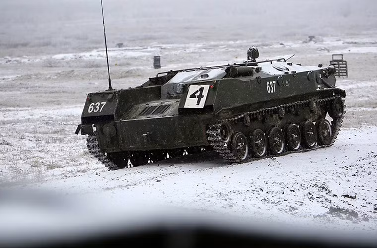 Tuy nhiên sau khi được đưa vào trang bị thử nghiệm nó lại thể hiện mình hoàn toàn khác biệt so với các dòng AAV trước đó của Liên Xô nhất là thiết kế bên trong xe, và điều này mở ra một hướng phát triển mới dành cho các dòng xe bọc thép của Nga sau này. Nguồn ảnh: Bộ Quốc phòng Nga.
