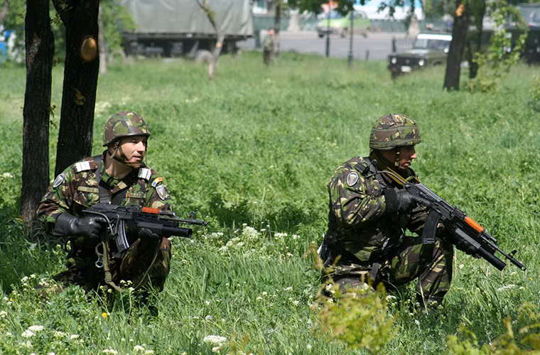 Cũng giống như AK-74, AIMS-74 cũng được trang bị hệ thống vũ khí hổ trợ như súng phóng lựu hoặc lưỡi lê, ở một số biến thể cải tiến nó còn được tích hợp thêm kính ngắm quang học hoặc ống ngắm đêm giúp tăng khả năng tác chiến của binh sĩ trong mọi điều kiện. Nguồn ảnh: Wikimedia.